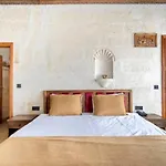 Hotel Uzay Cave