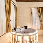 Uzay Cave Otel