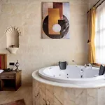 Uzay Cave Otel