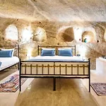 Uzay Cave 3*