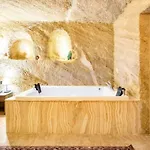 Uzay Cave