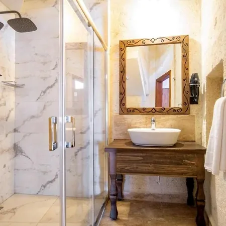 Uzay Cave Szálloda *