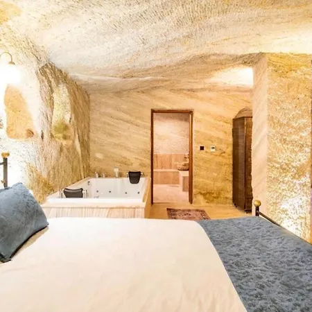 Uzay Cave