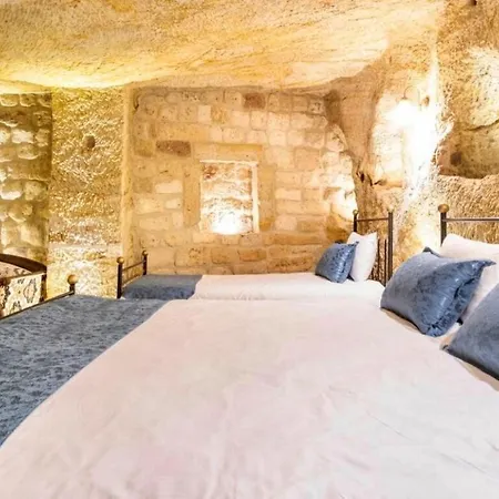 Uzay Cave Ургуп