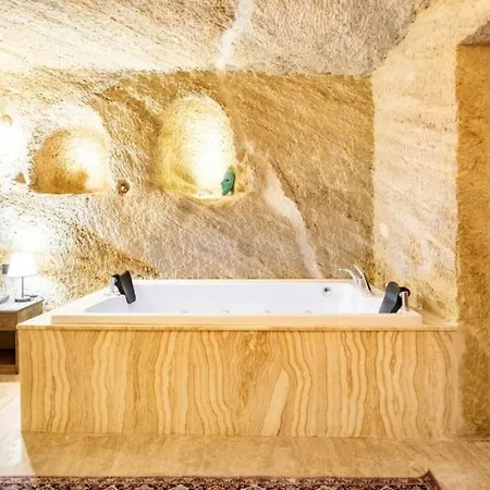 Uzay Cave