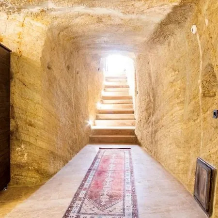 Uzay Cave Otel