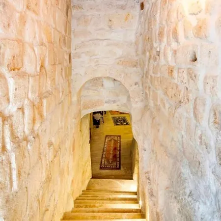 Uzay Cave *