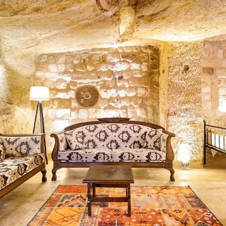 Uzay Cave *