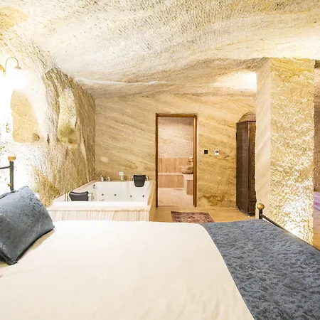 Uzay Cave
